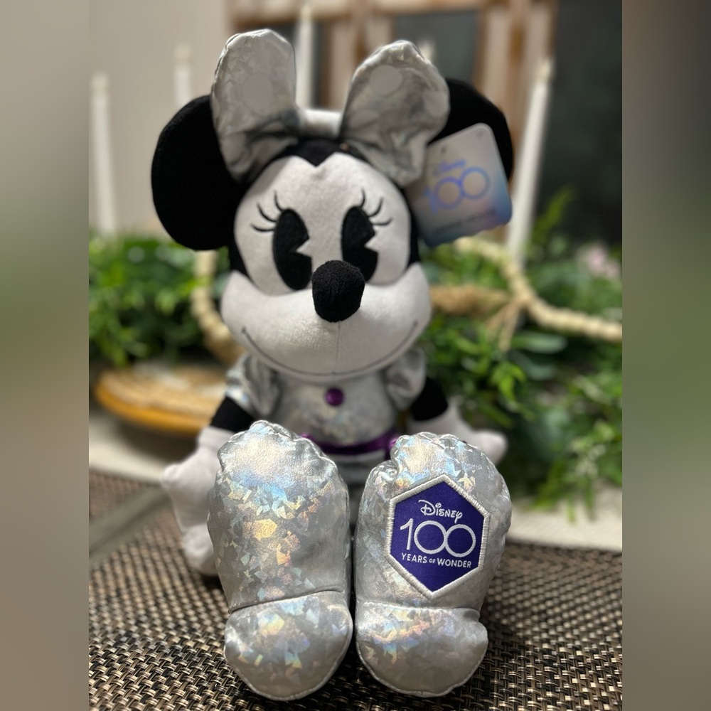 Minnie Mouse Disney 100 Year of Wonder